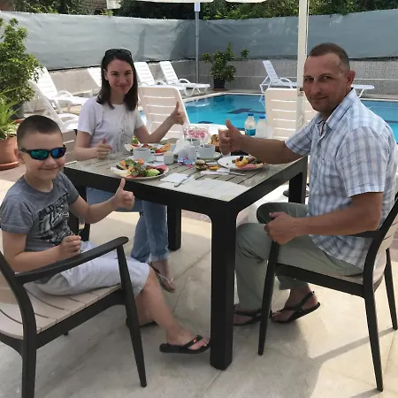 Oyster Boutique * Side