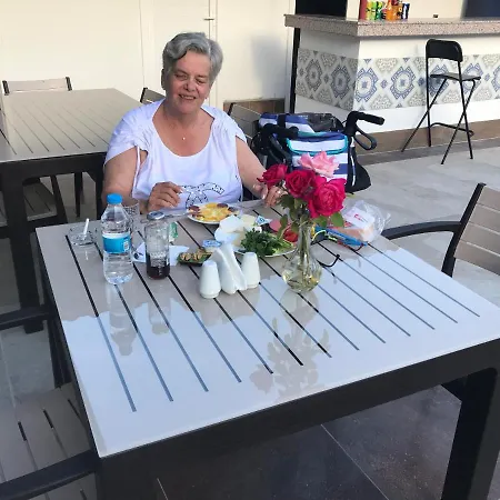 Oyster Boutique * Side