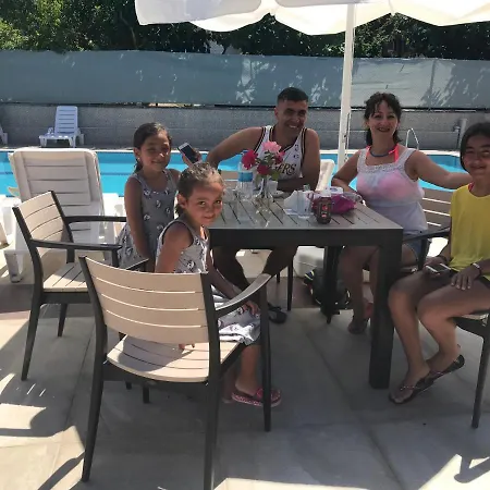 Oyster Boutique Side