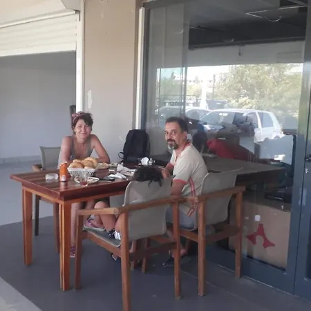 Oyster Boutique * Side