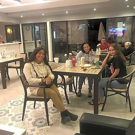 Δωμάτια σε οικογενειακή κατοικία Oyster Boutique Σιντέ